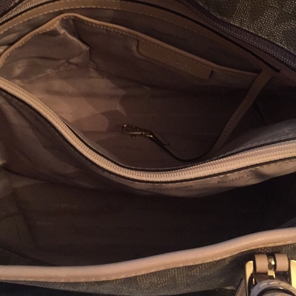 Michael Kors purse - Picture 2 of 3